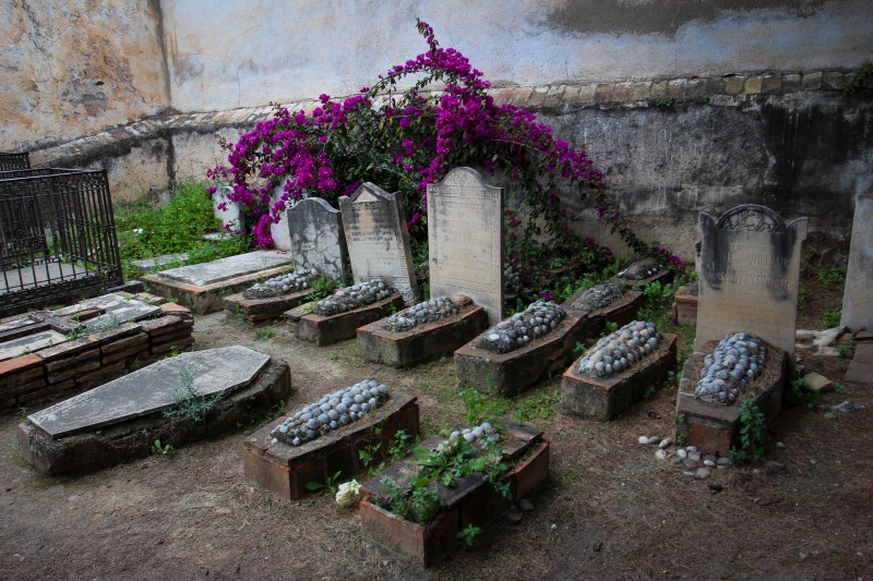 Donde aún hablan las ausencias