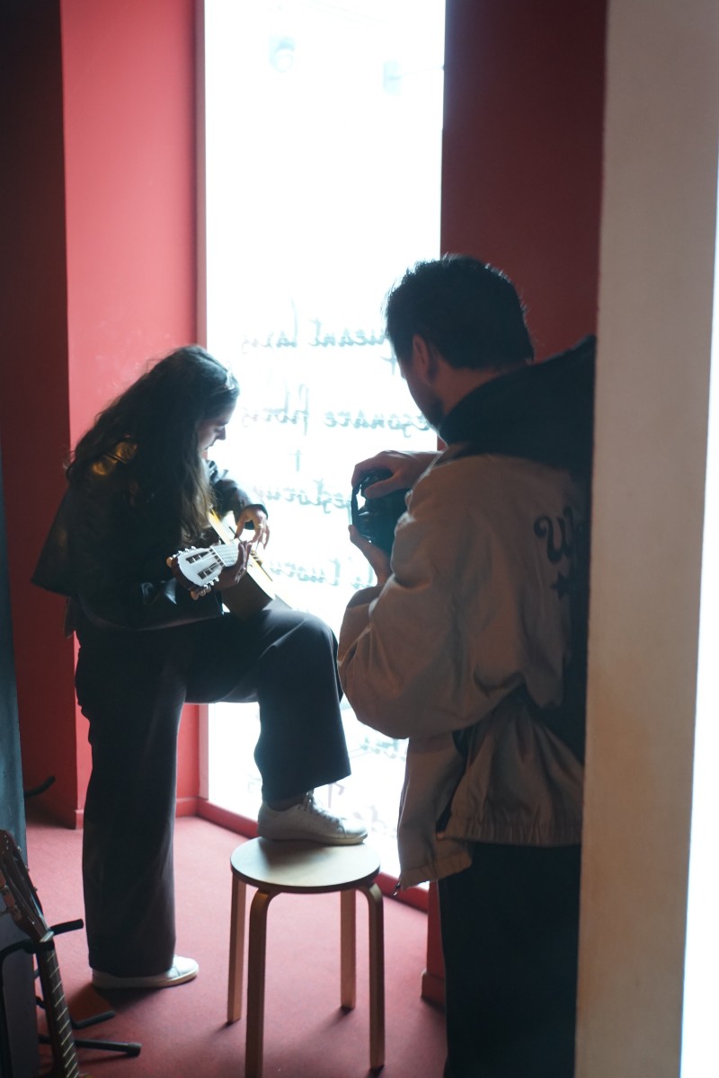 Sintiendo la música.