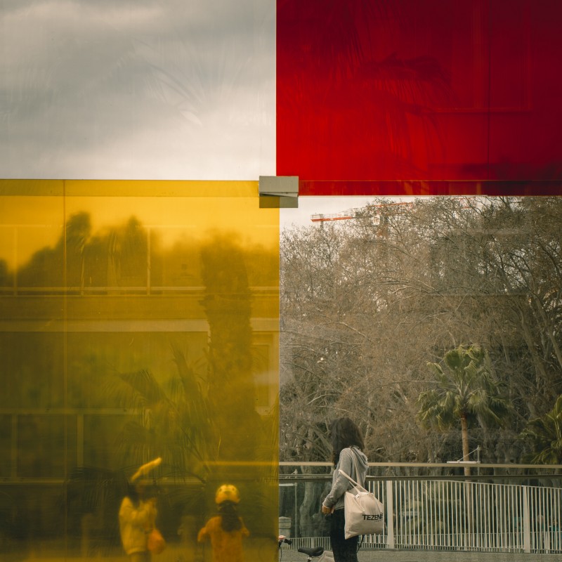 TODO ES DEL COLOR DE LA LUZ QUE RECIBE