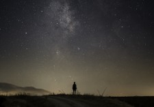 Bajo el infinito estrellado