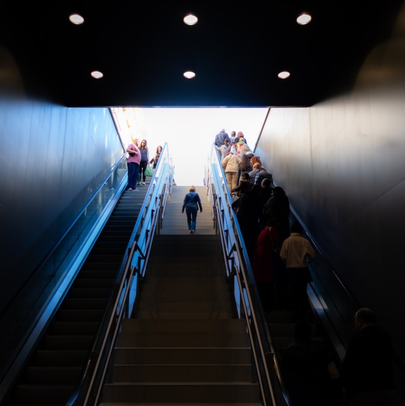 Escaleras de la ciudad: Multitudes en ascenso