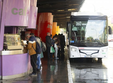 Esperando al bus