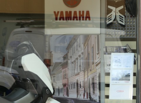 YAMAHA